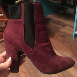 Suede maroon boots
